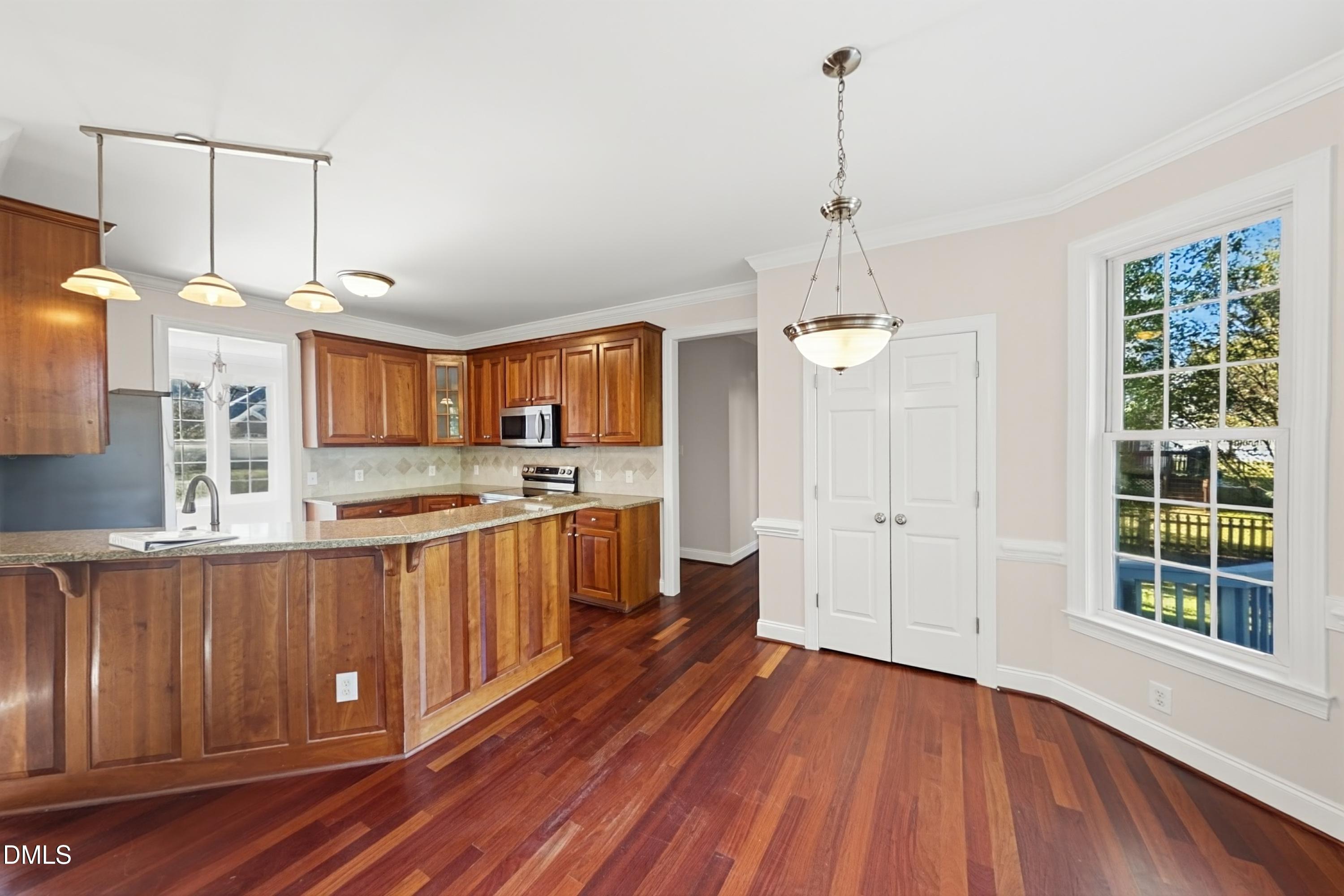 375 Broadmoor Way