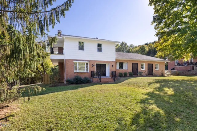 207 W Corbin Street, photo 2 of 55