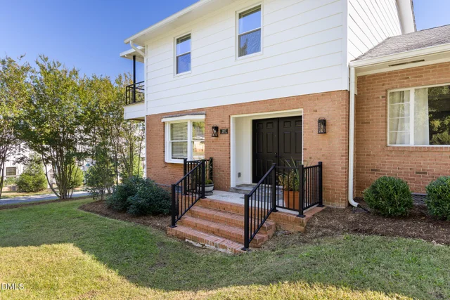 207 W Corbin Street, photo 3 of 55