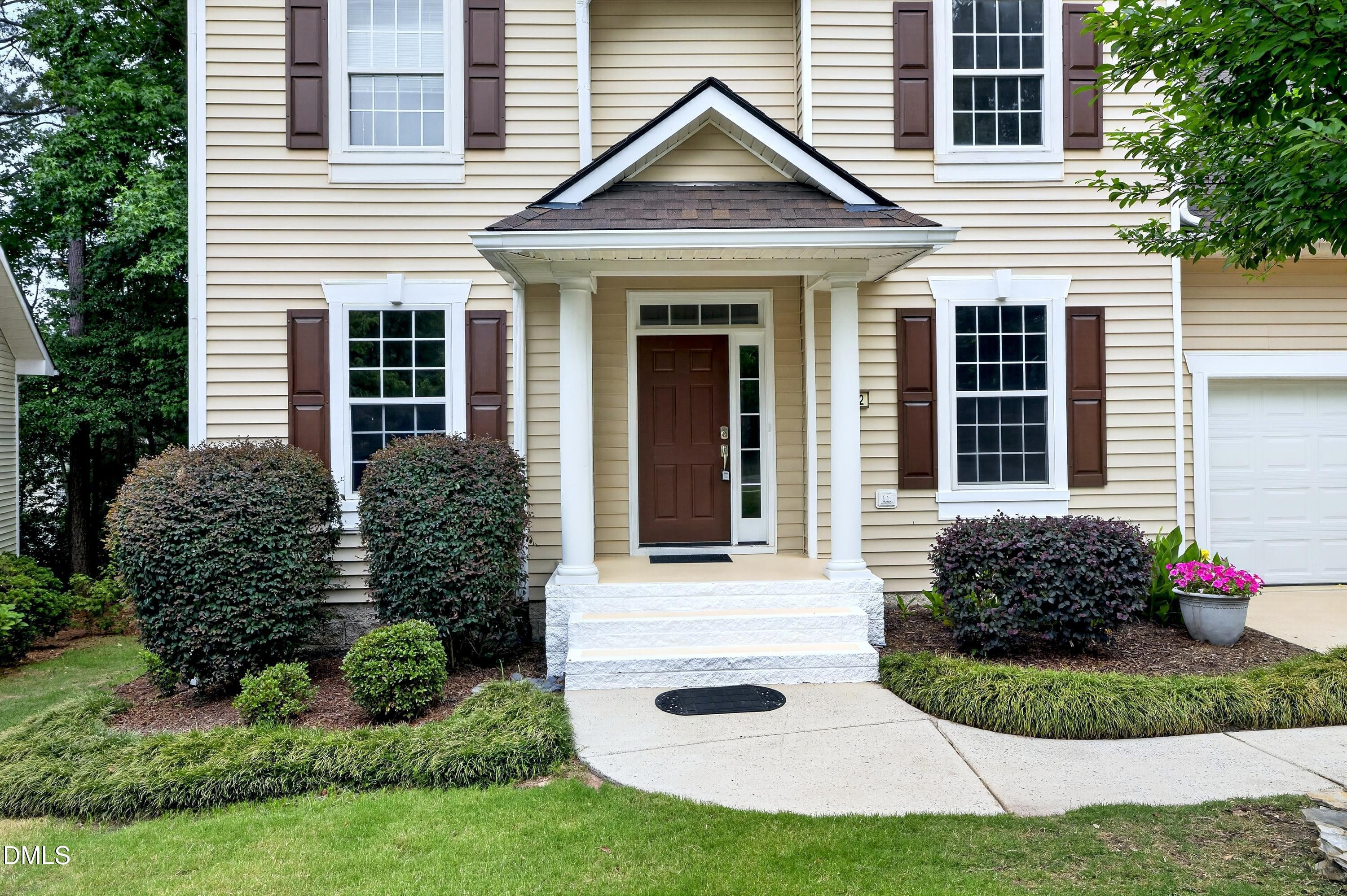 1402 Willow Leaf Way