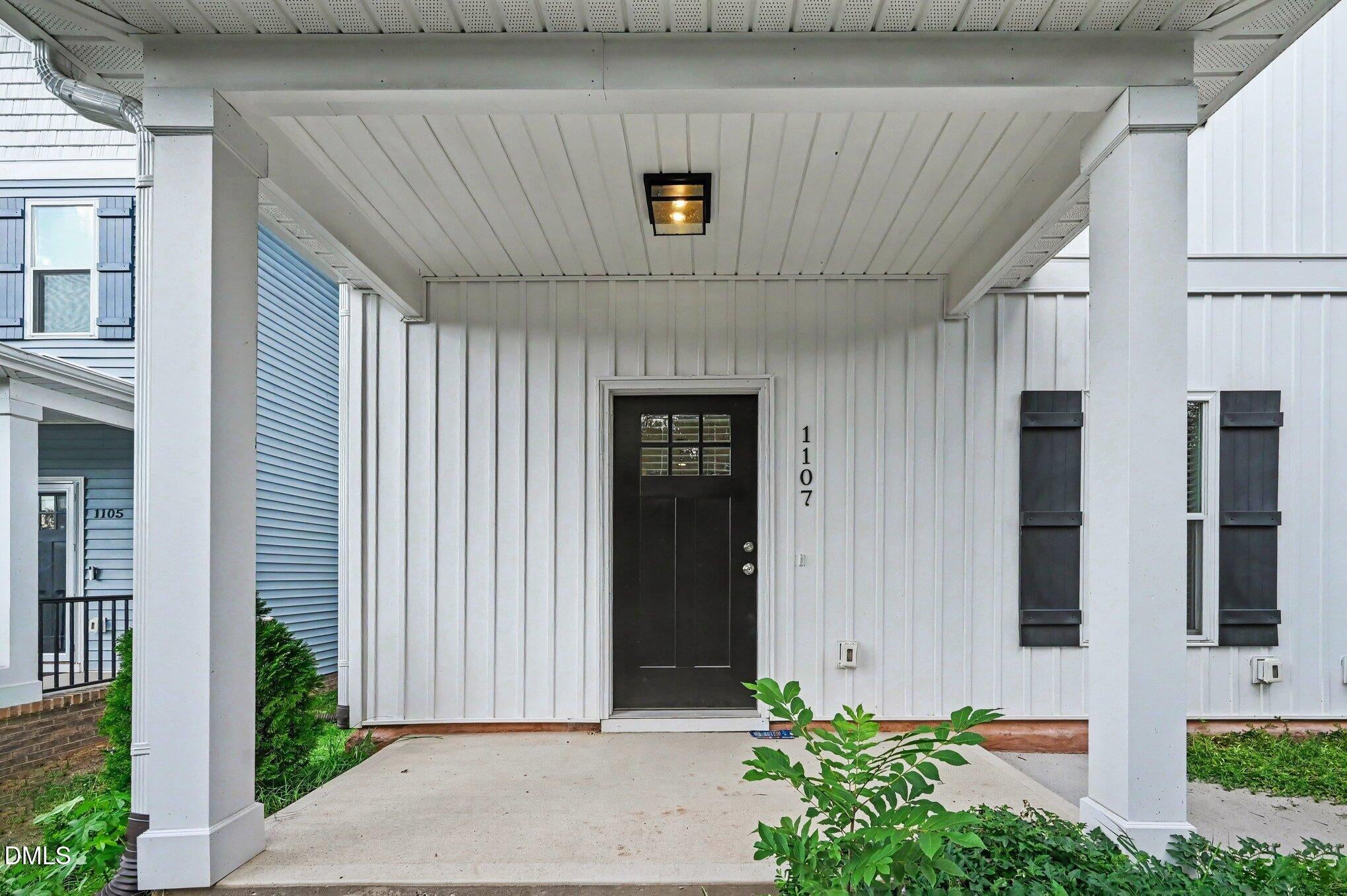 1107 Simmons Street