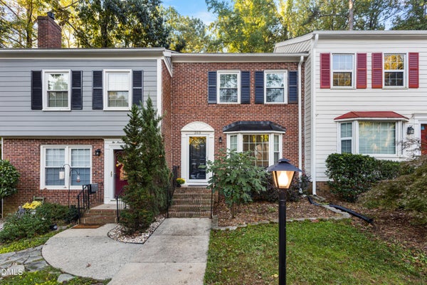 203 BARBARY CT, CARY, NC 27511 - Image 15b5fa8b75e6e8ea7b18c5bef6664428/298471094