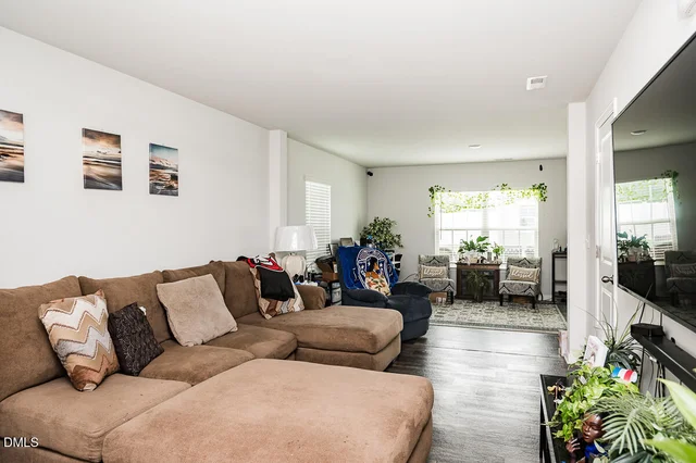 904 Cannonade Drive, photo 2 of 18