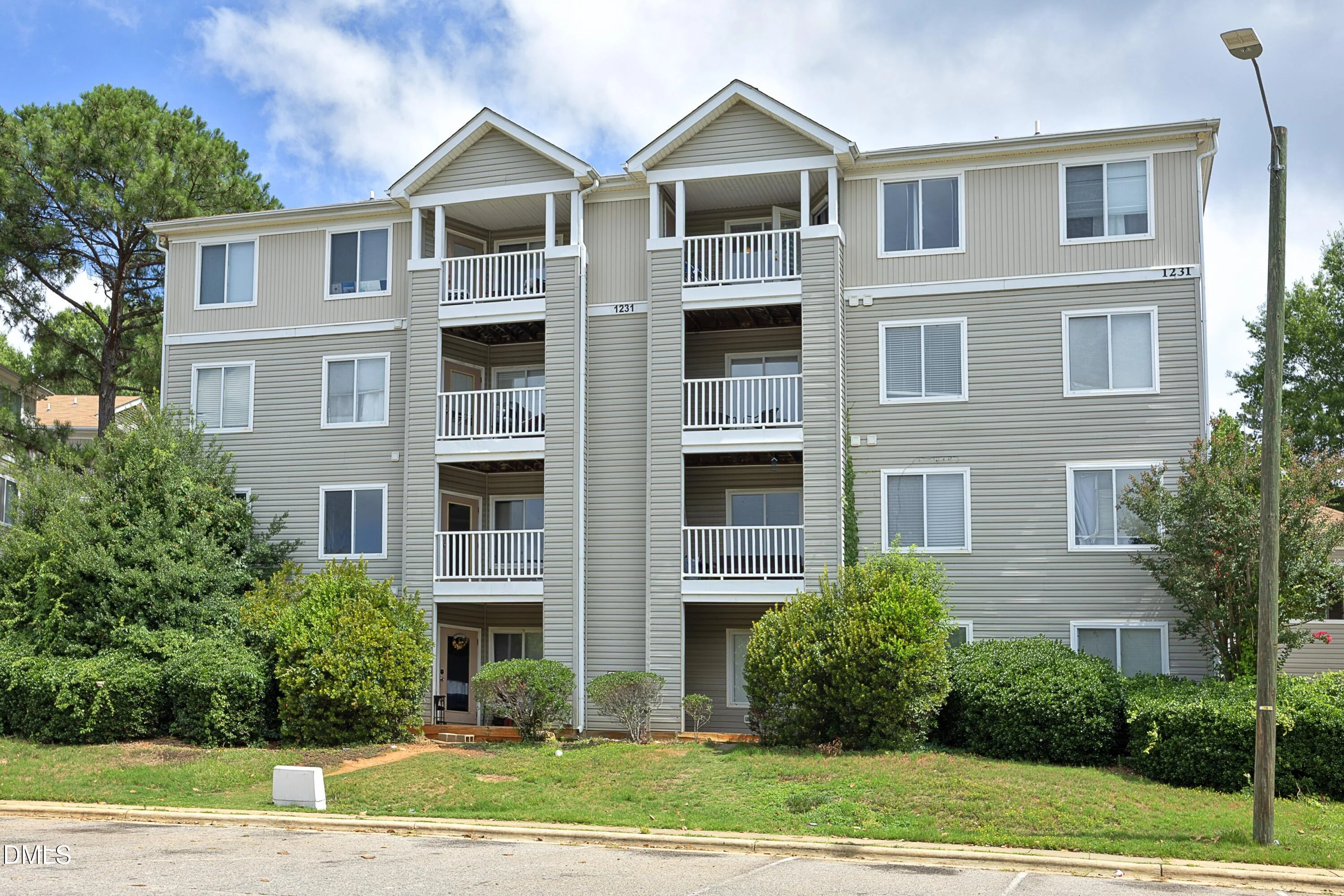 1231 University Court Unit 104