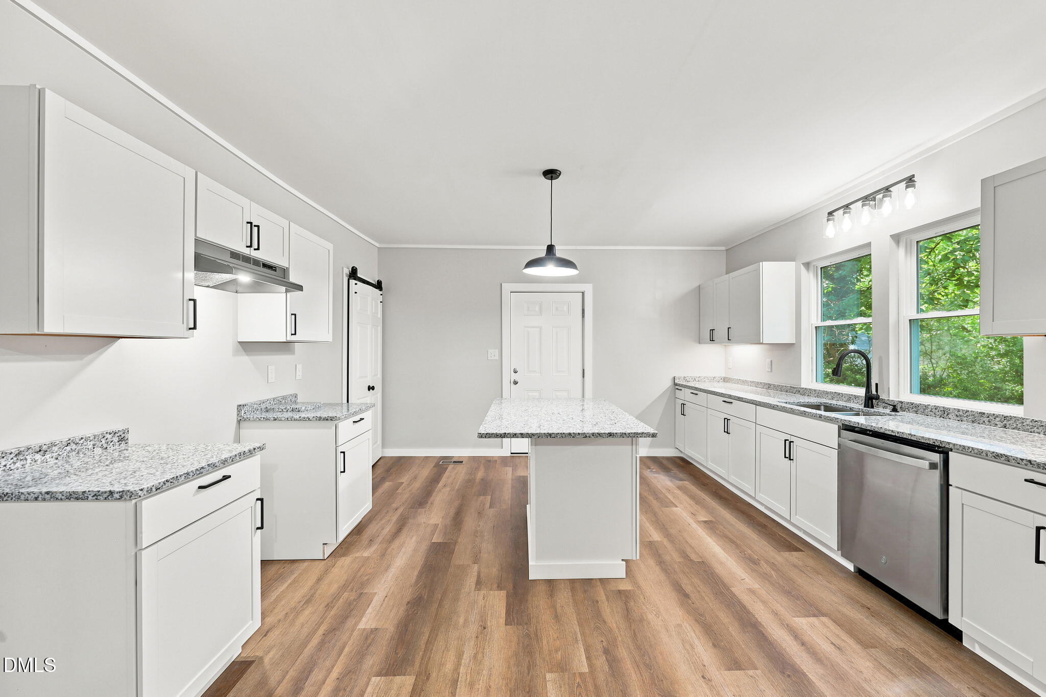 1108 Hawthorne Lane
