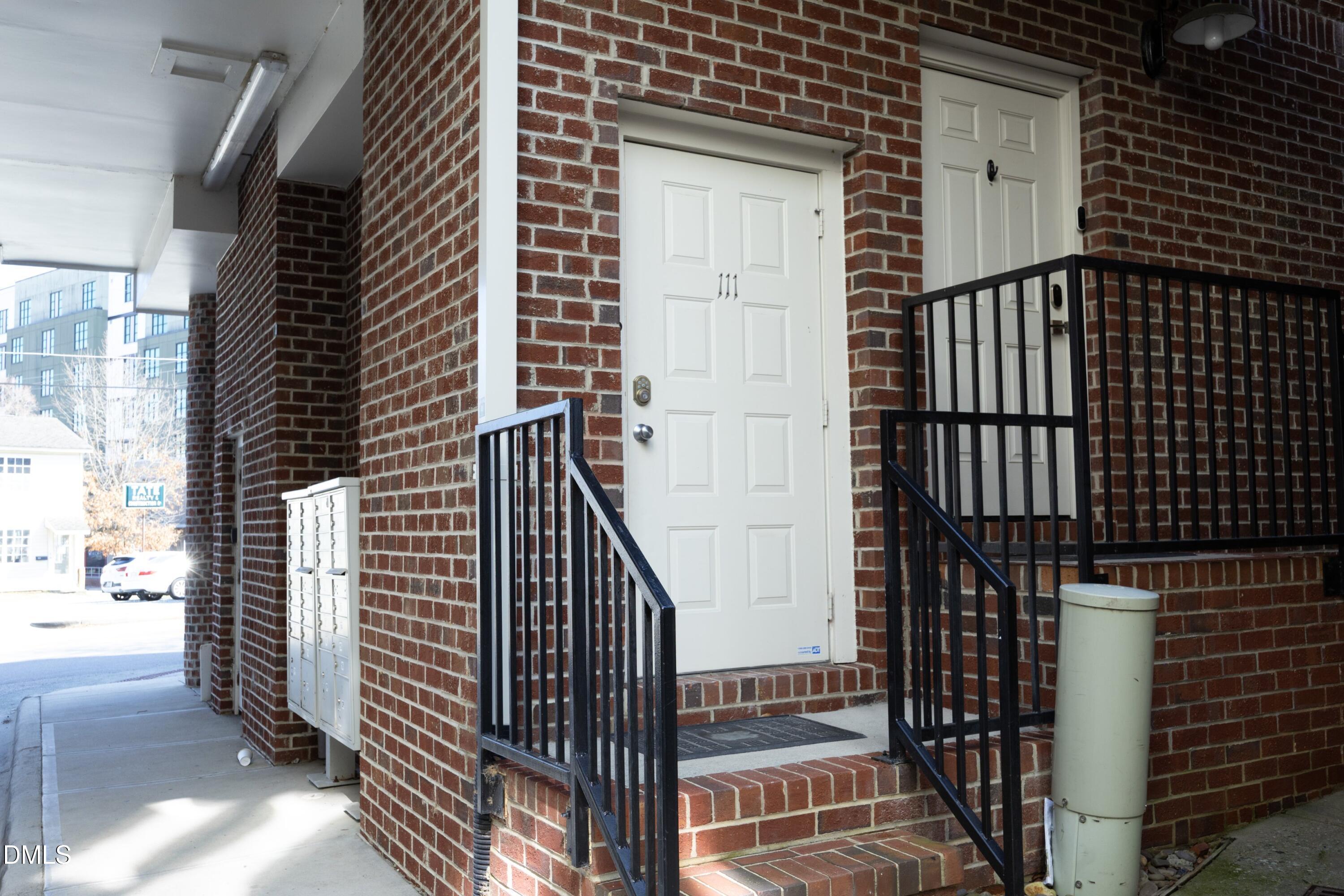 400 W Rosemary Street 111