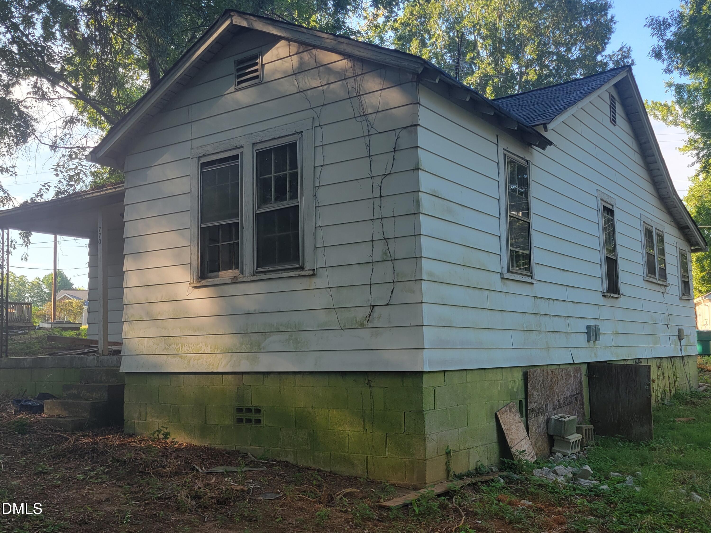 813 Strawberry Road