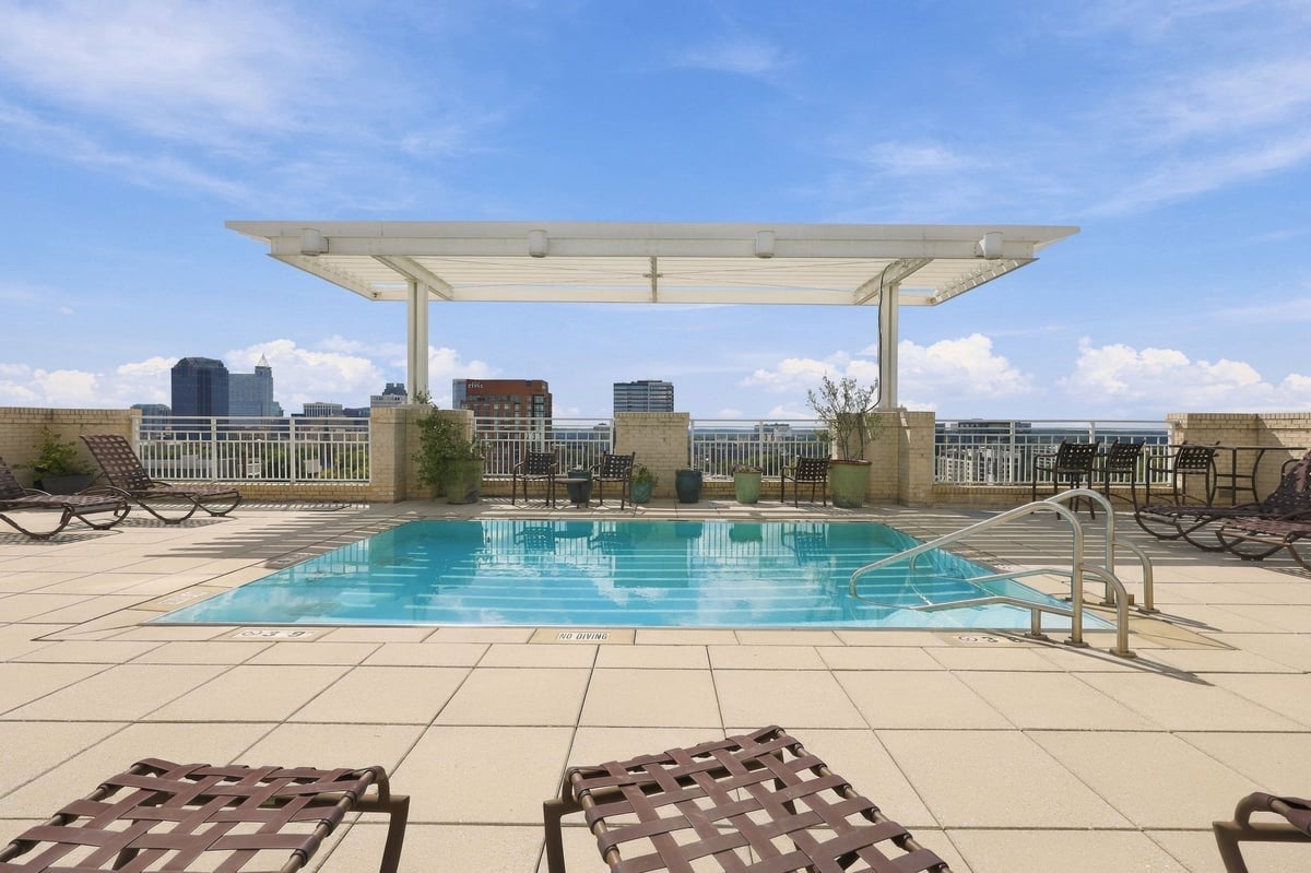 400 W North Street 1028