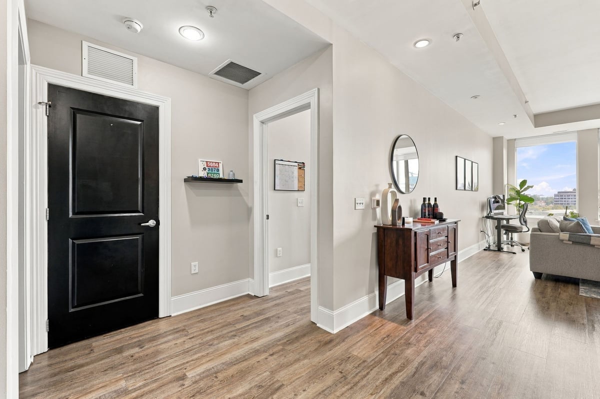 400 W North Street 1028