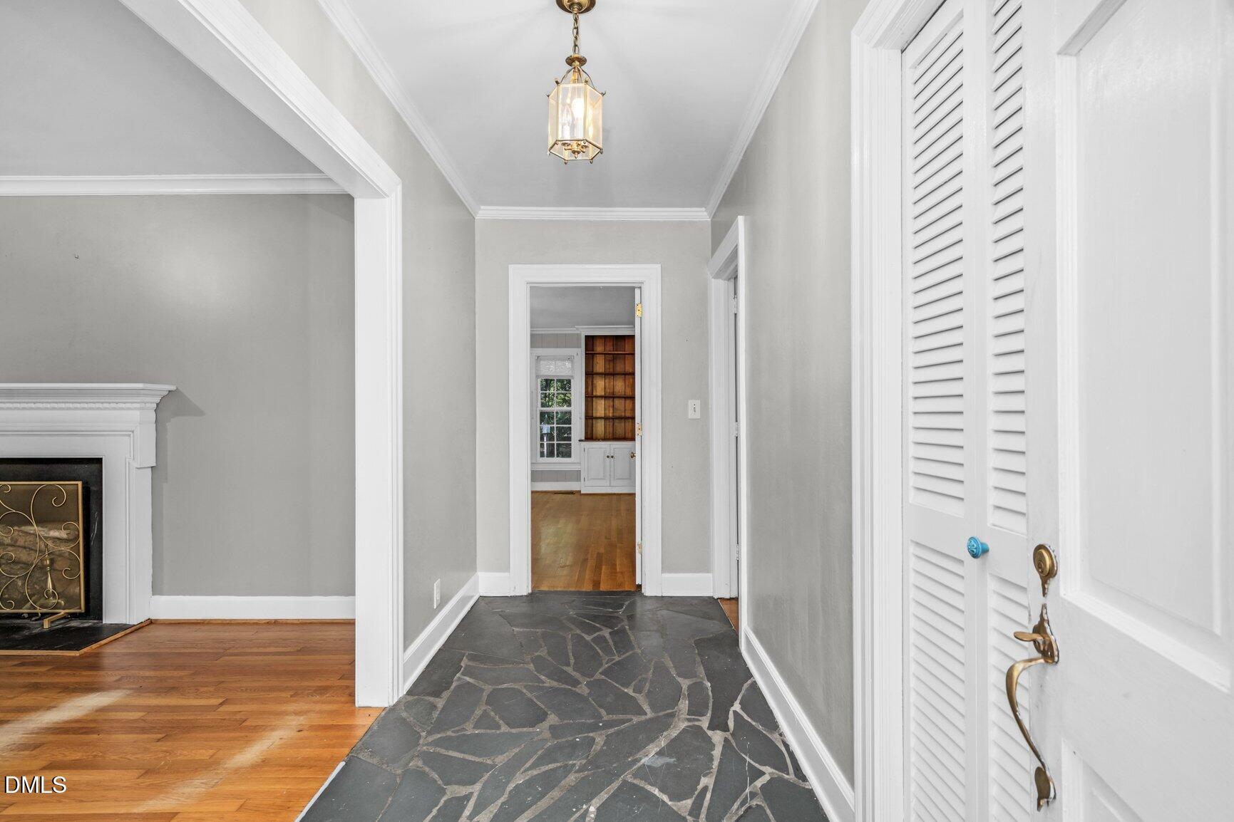 1707 Roxbury Drive N
