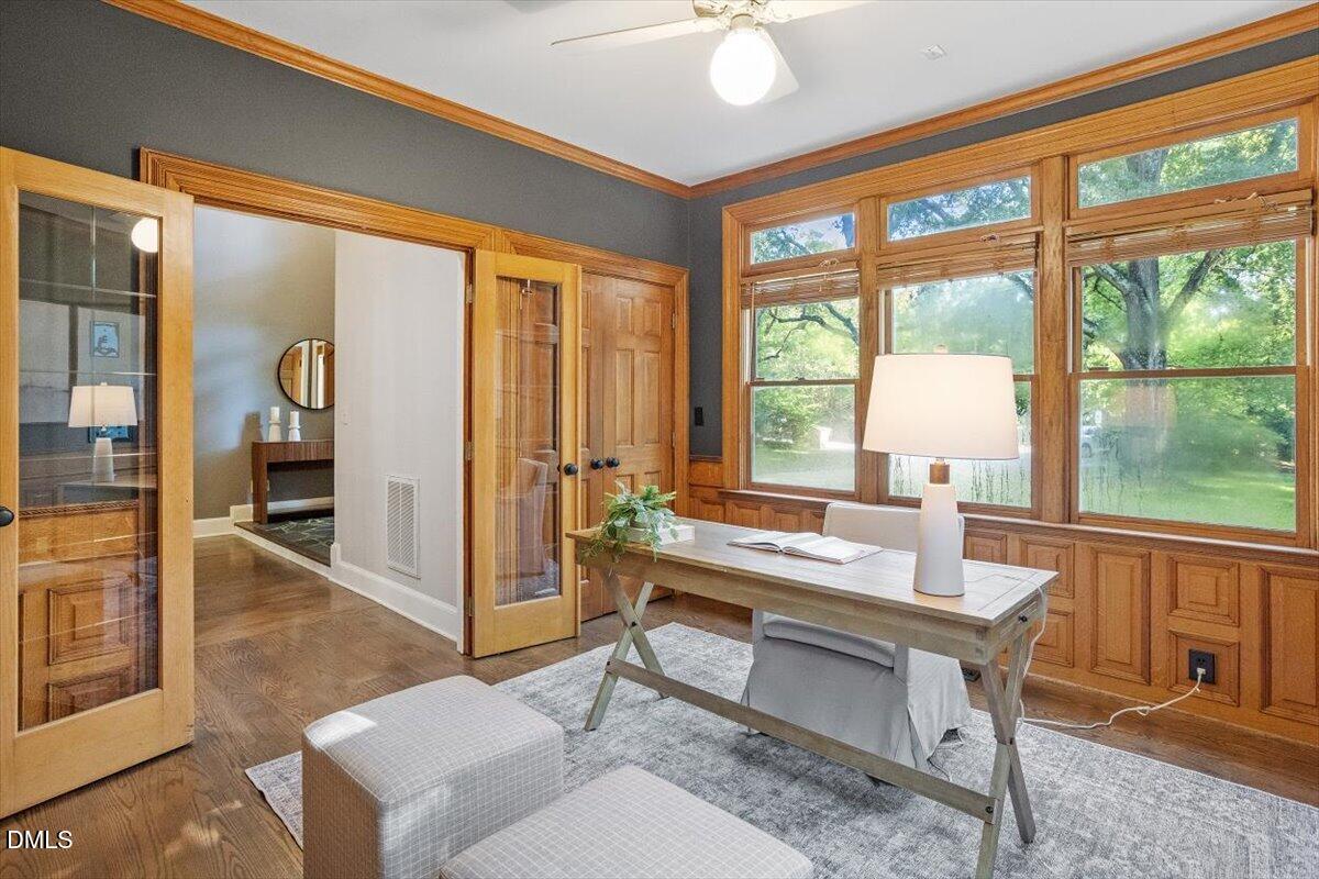 118 E Walnut Avenue
