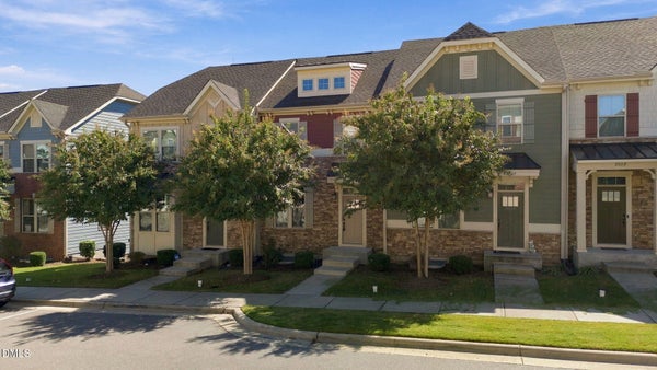 2025 WHITESMITH DR, APEX, NC 27502 - Image 280bafef011ada910ef2f85c41dfa03a/2120613447