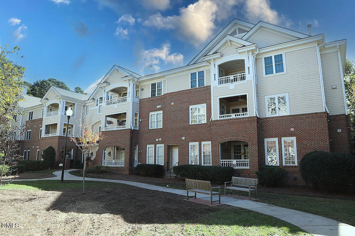 100 Northbrook Drive Unit 207