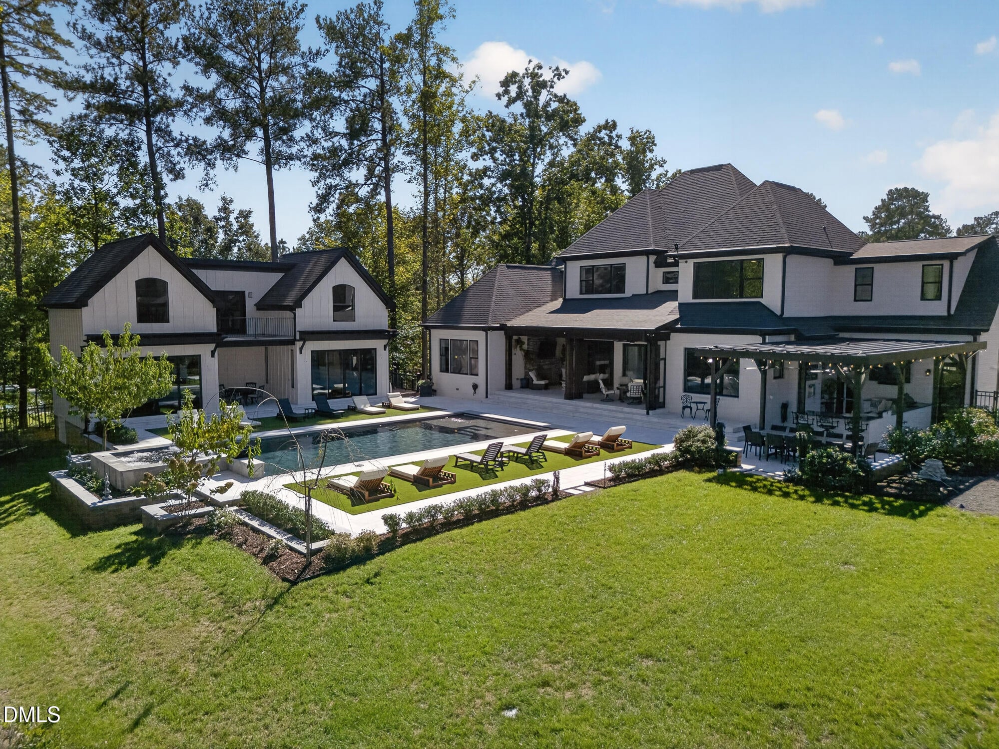 1325 Eagleson Lane