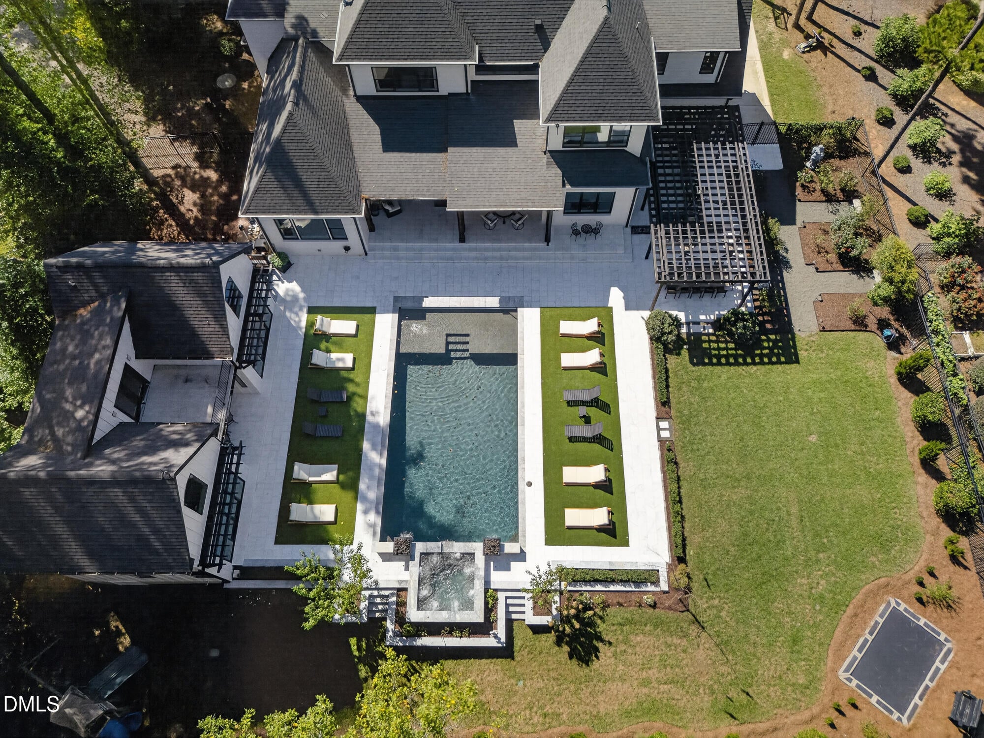 1325 Eagleson Lane