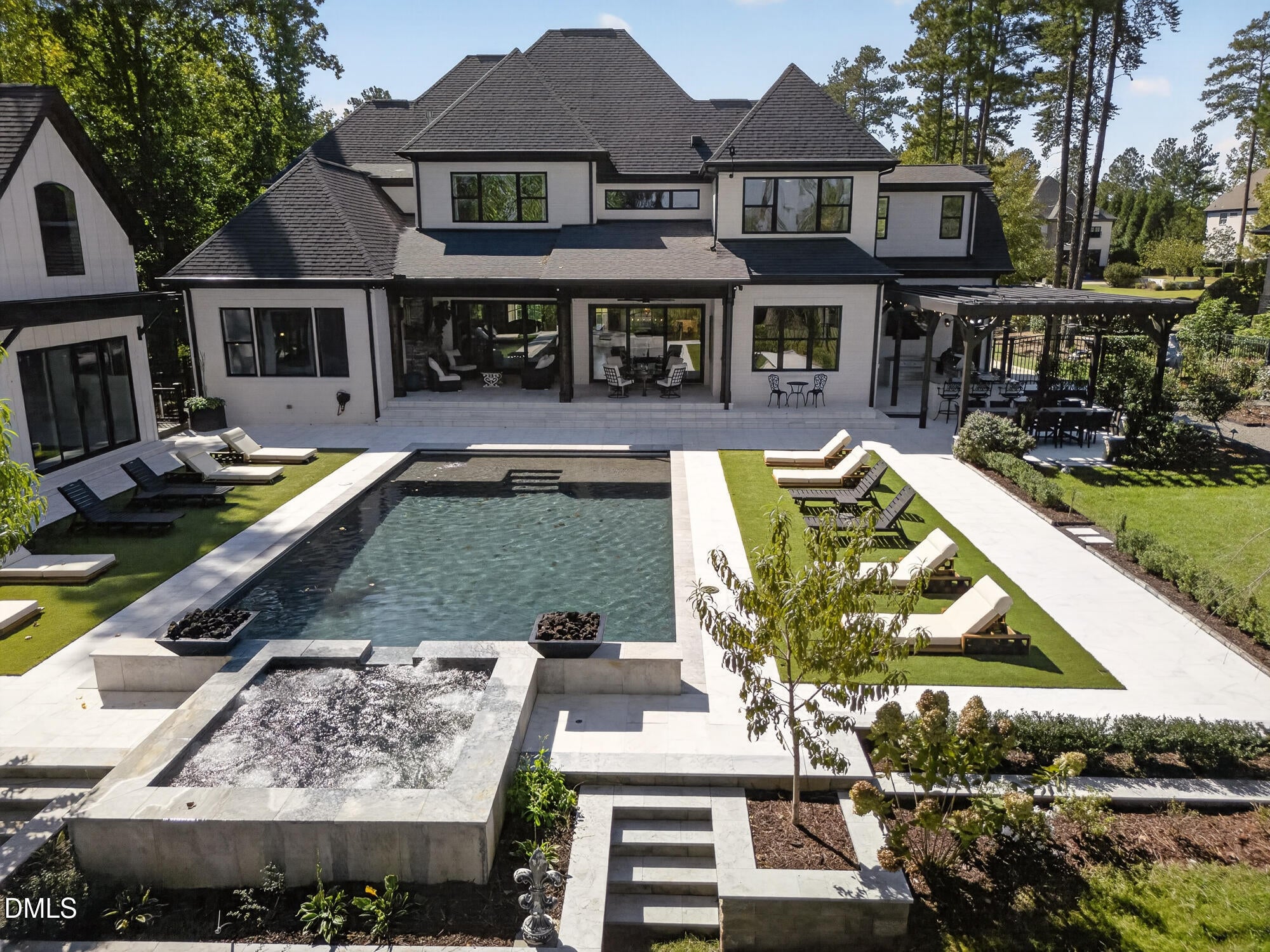 1325 Eagleson Lane