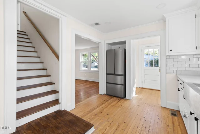 303 W Hill Avenue S, photo 3 of 48
