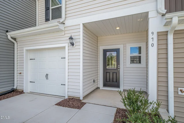 970 Rolling Fields Drive, photo 2 of 24