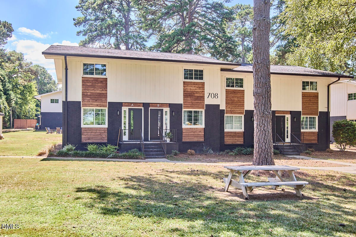 708 Hawes Court