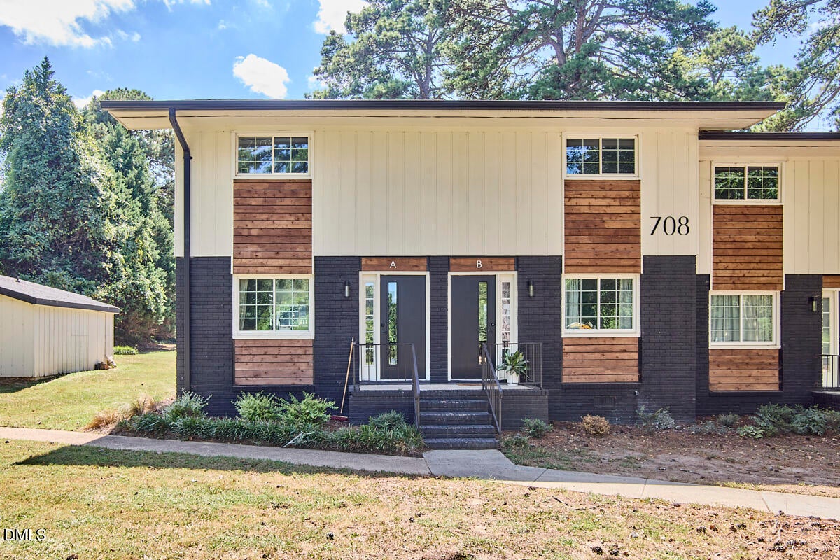708 Hawes Court