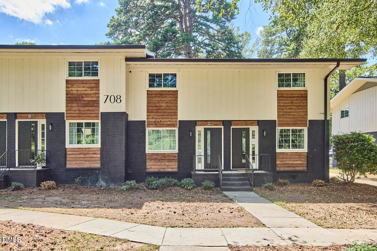 708 Hawes Court