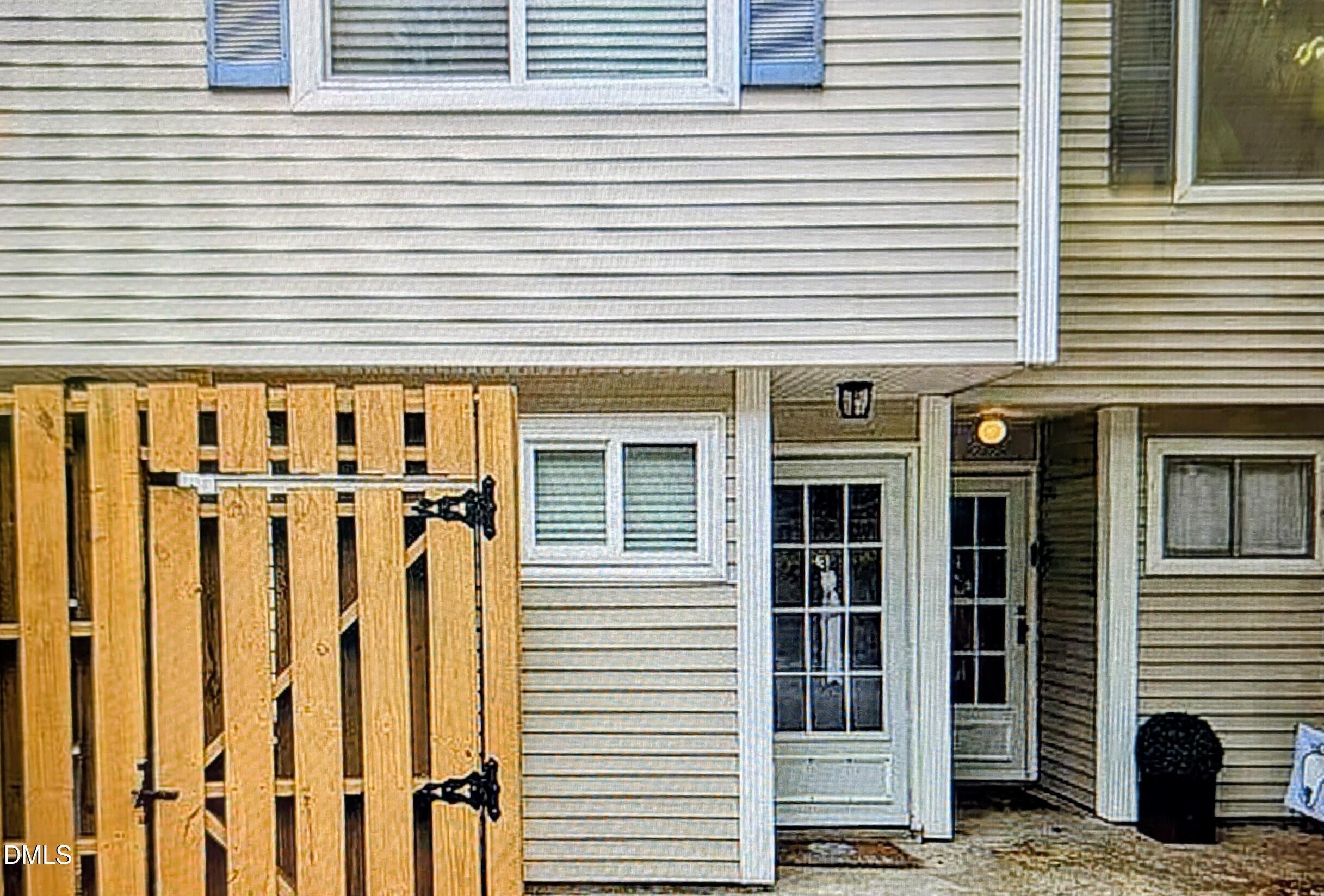 220 Elizabeth Street Apt F3