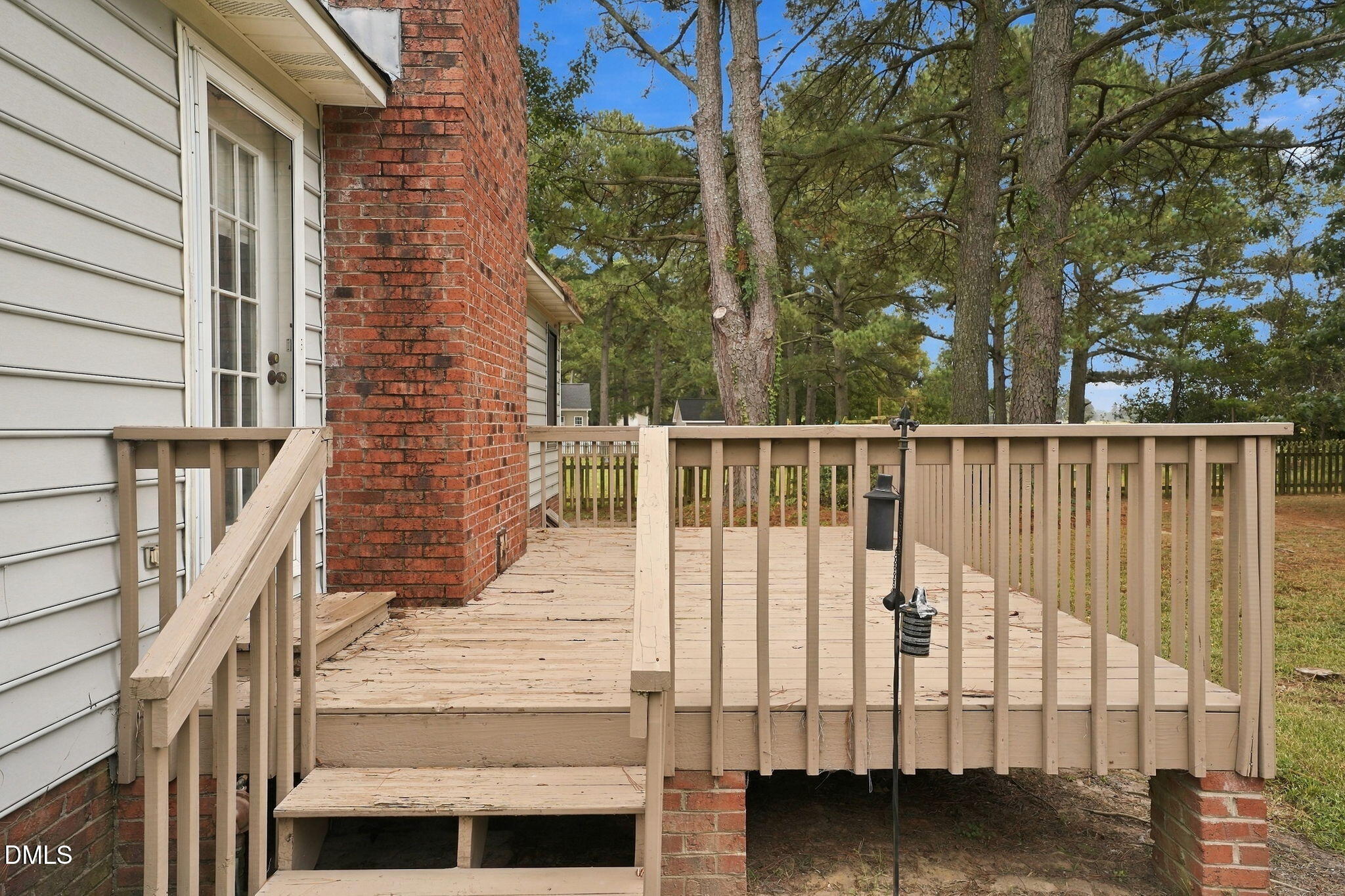 203 W Raintree Lane