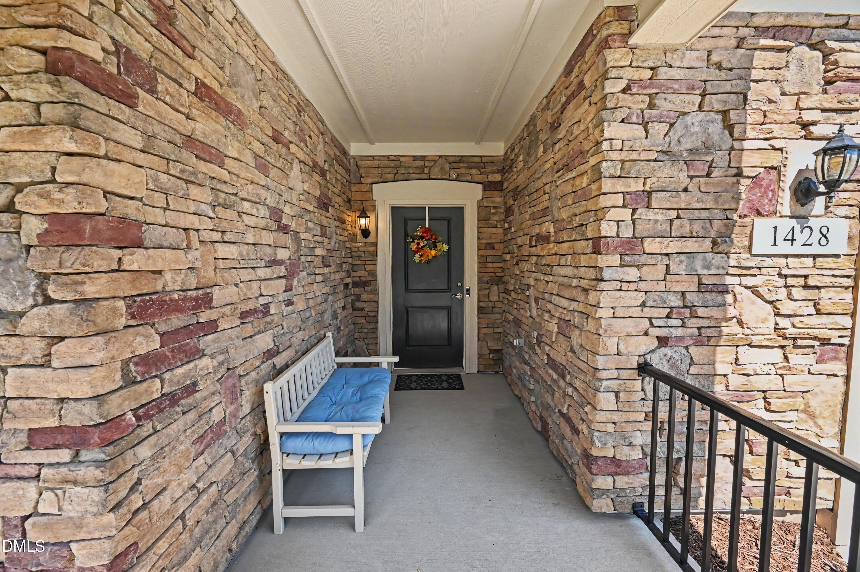 1428 Abbotsford Way