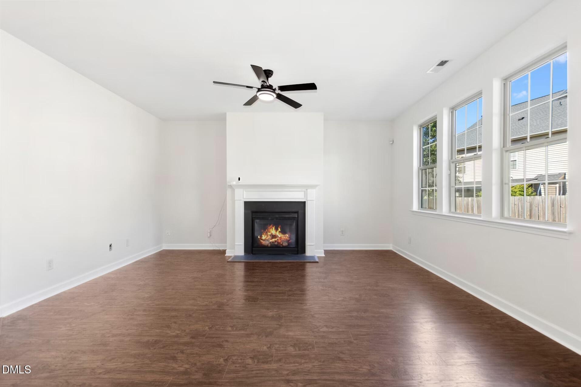 33 W Smoketree Court