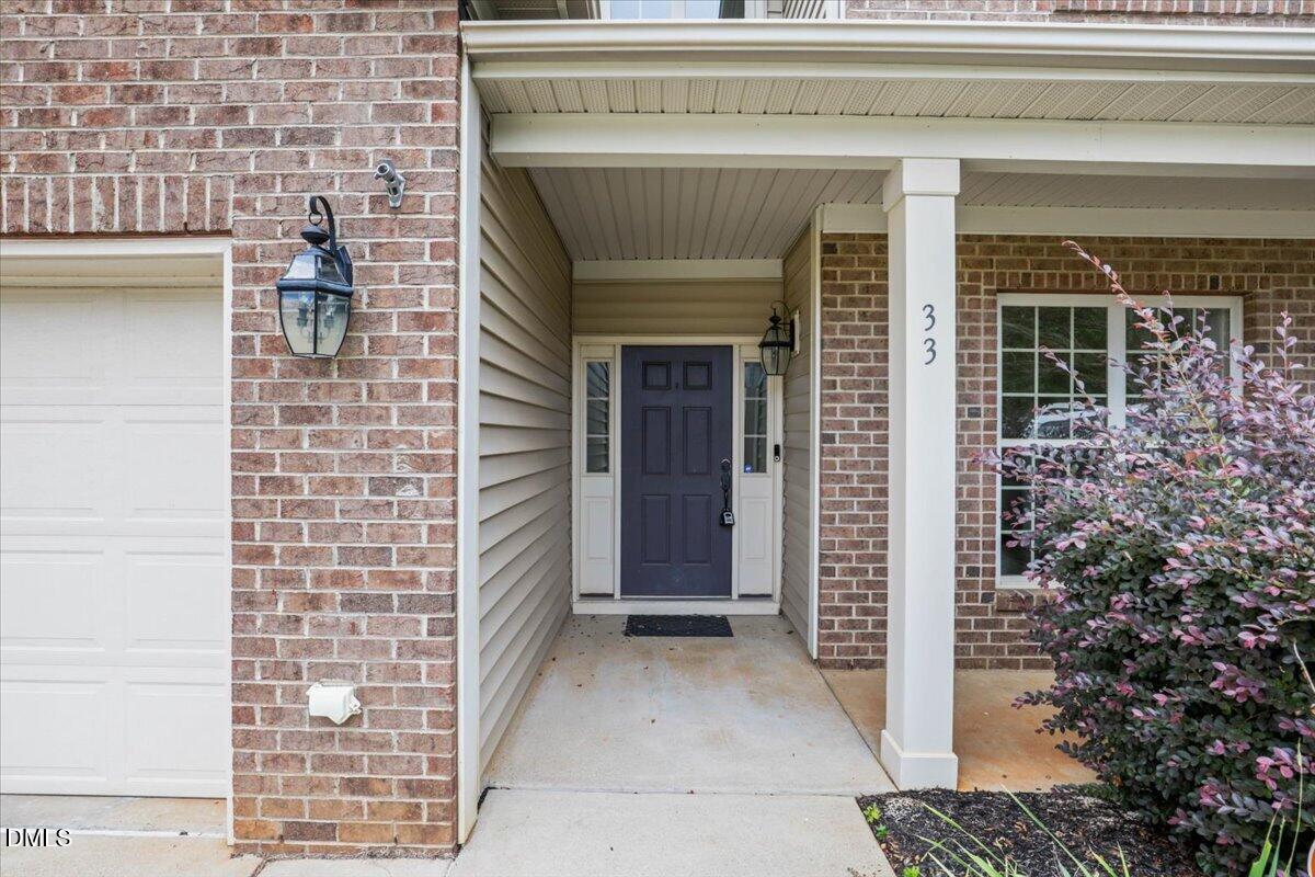 33 W Smoketree Court