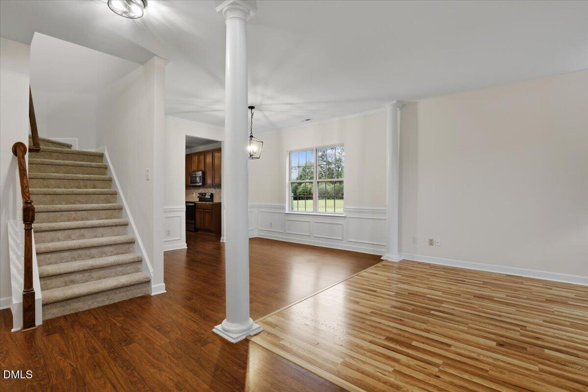 33 W Smoketree Court
