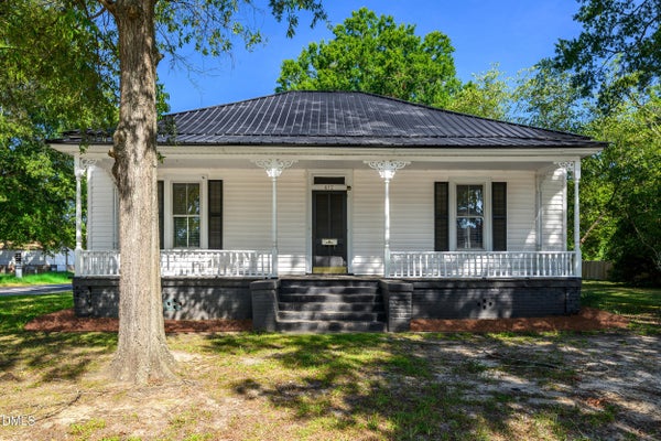 412 W WALNUT ST, TARBORO, NC 27886 - Image 3e574b326d1aa3b0ee5f90dca4502e60/2827343531
