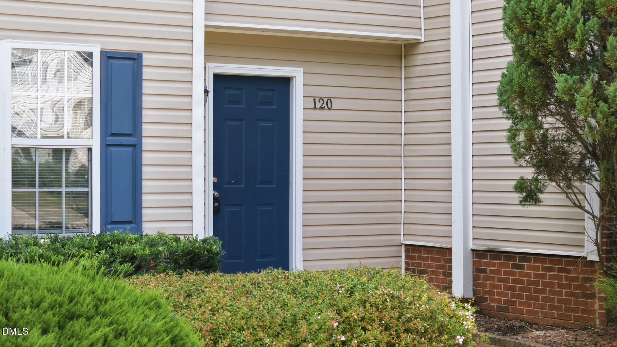 120 Blackthorne Court