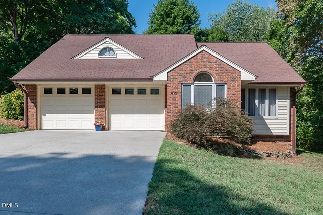 612 Wildwood Lane, photo 2 of 35