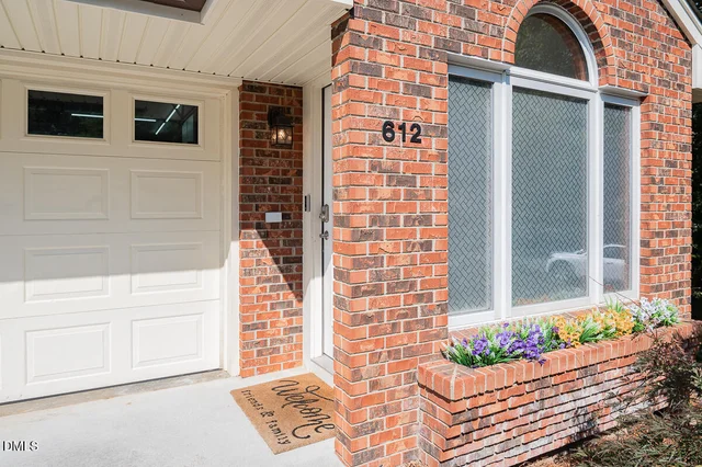 612 Wildwood Lane, photo 3 of 35