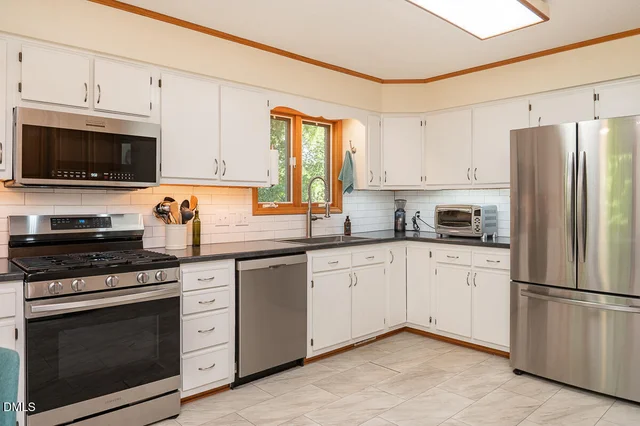 612 Wildwood Lane, photo 5 of 35