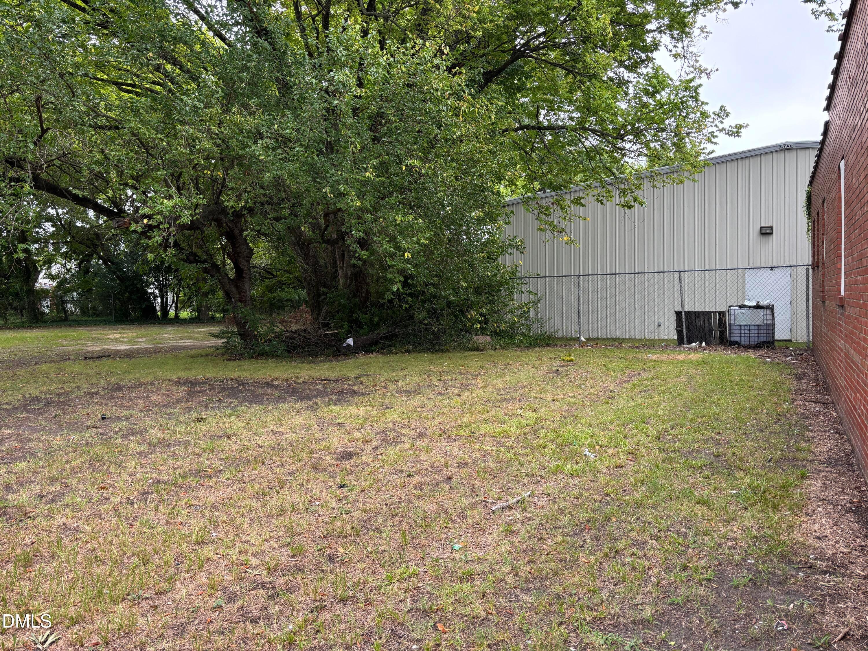 121 Pettigrew Street S