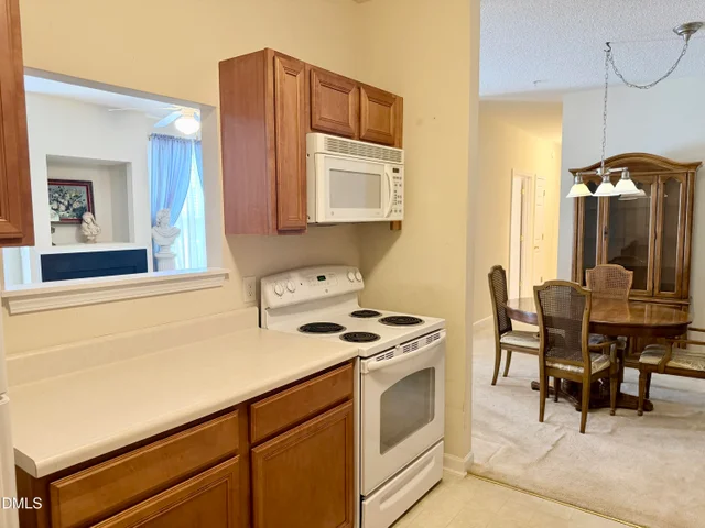 3015 Winston Drive Unit 110, photo 5 of 27