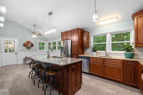 105 LEXINGTON DR, CHAPEL HILL, NC 27516 - Image 4413dfe723fa54ef5b53d4b5d8ee1a45/2048523330