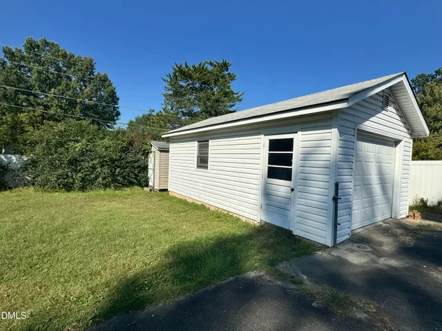 1008 Sherwood Drive, photo 3 of 3