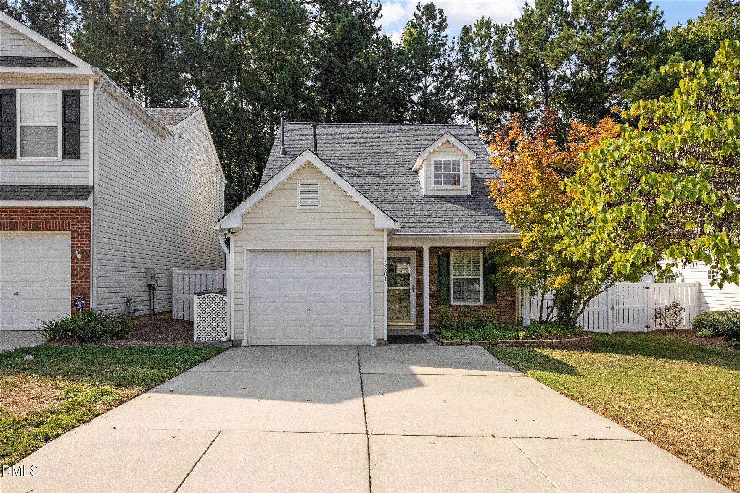 5501 Golden Moss Trail