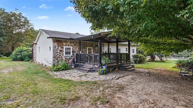 6838 Smithwood Road, photo 2 of 31