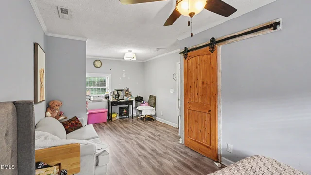 6838 Smithwood Road, photo 4 of 31