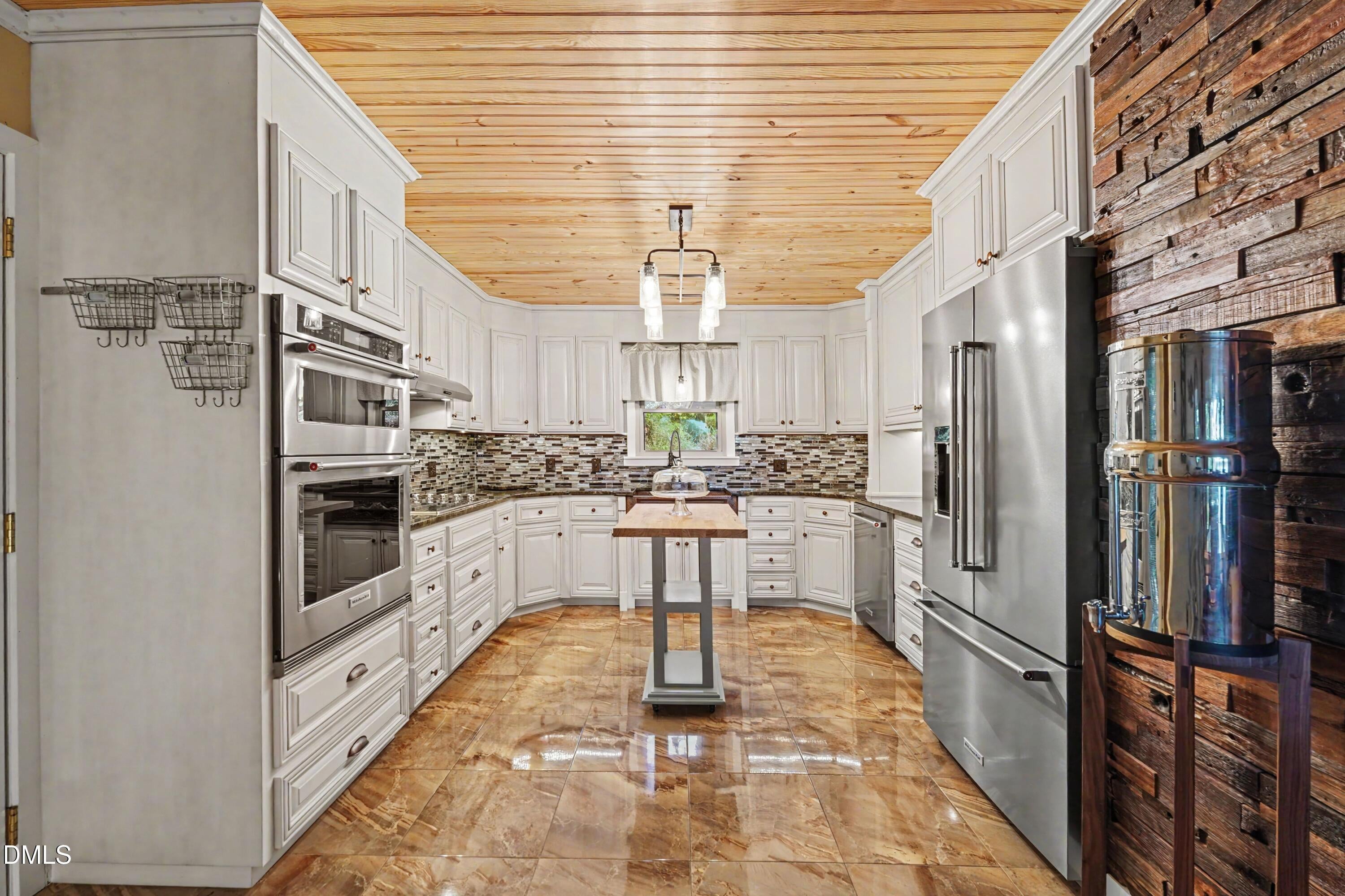1041 Emerald Shores Road
