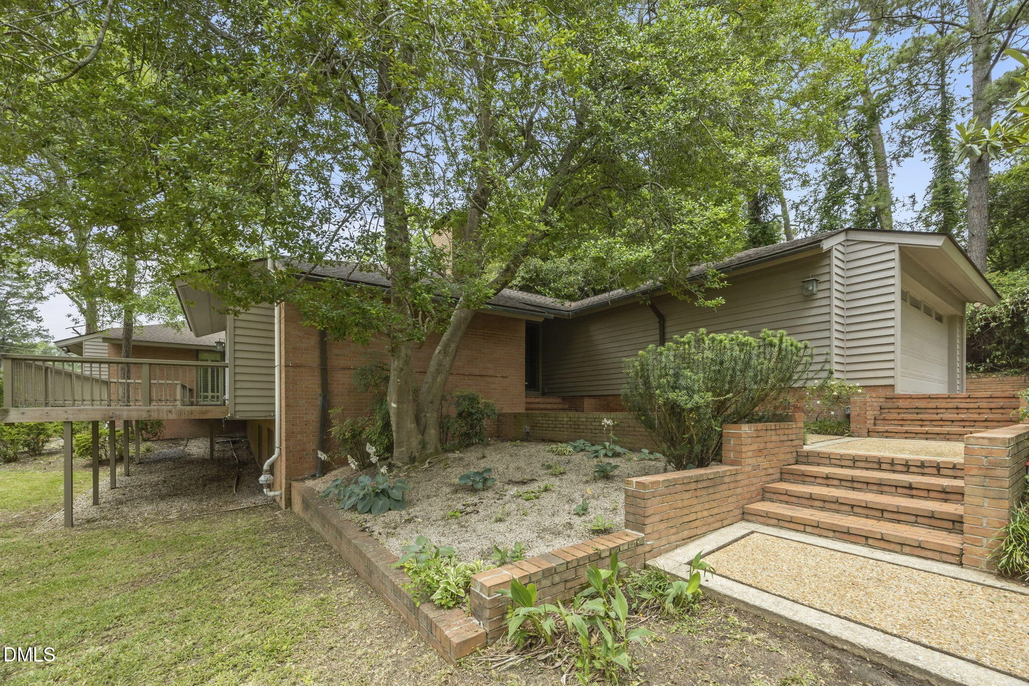 501 Valley Road