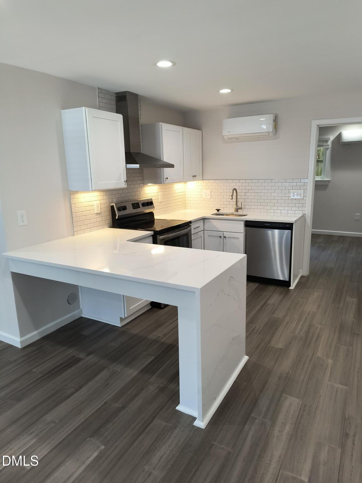 1309 Hudson Avenue B04