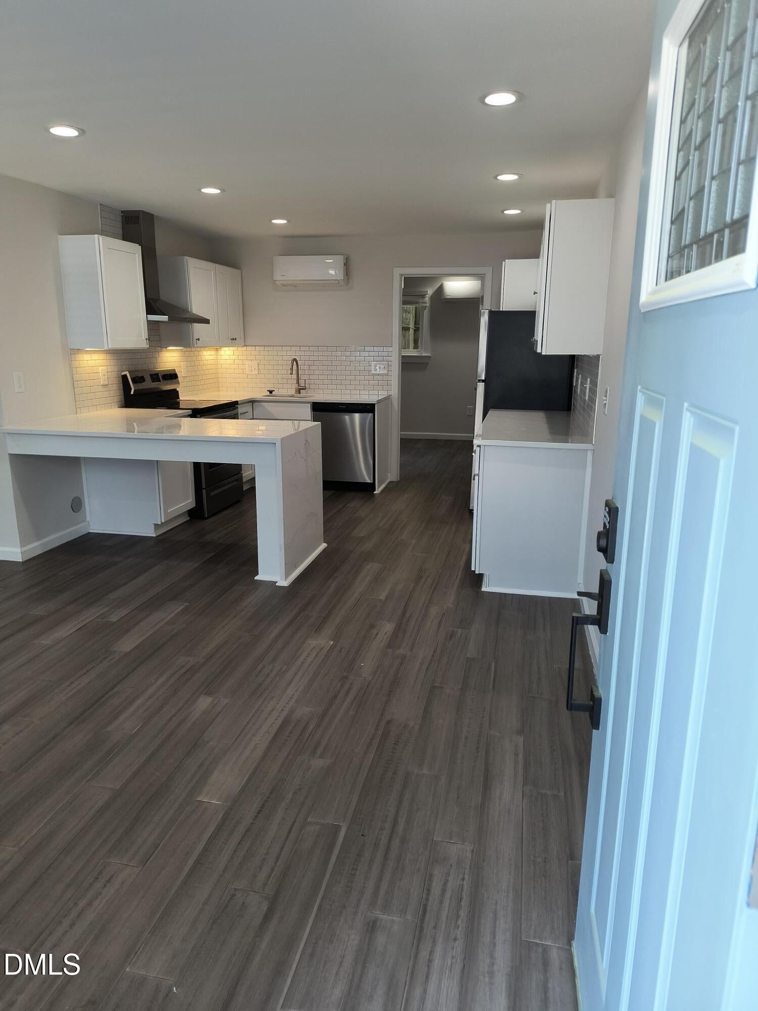 1309 Hudson Avenue B04