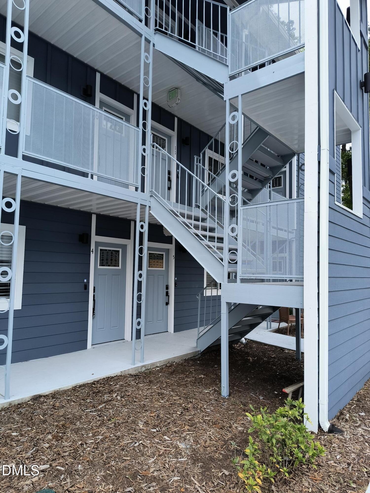 1309 Hudson Avenue B04
