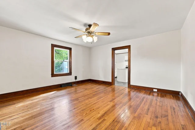 102 W Cardwell Street, photo 5 of 55