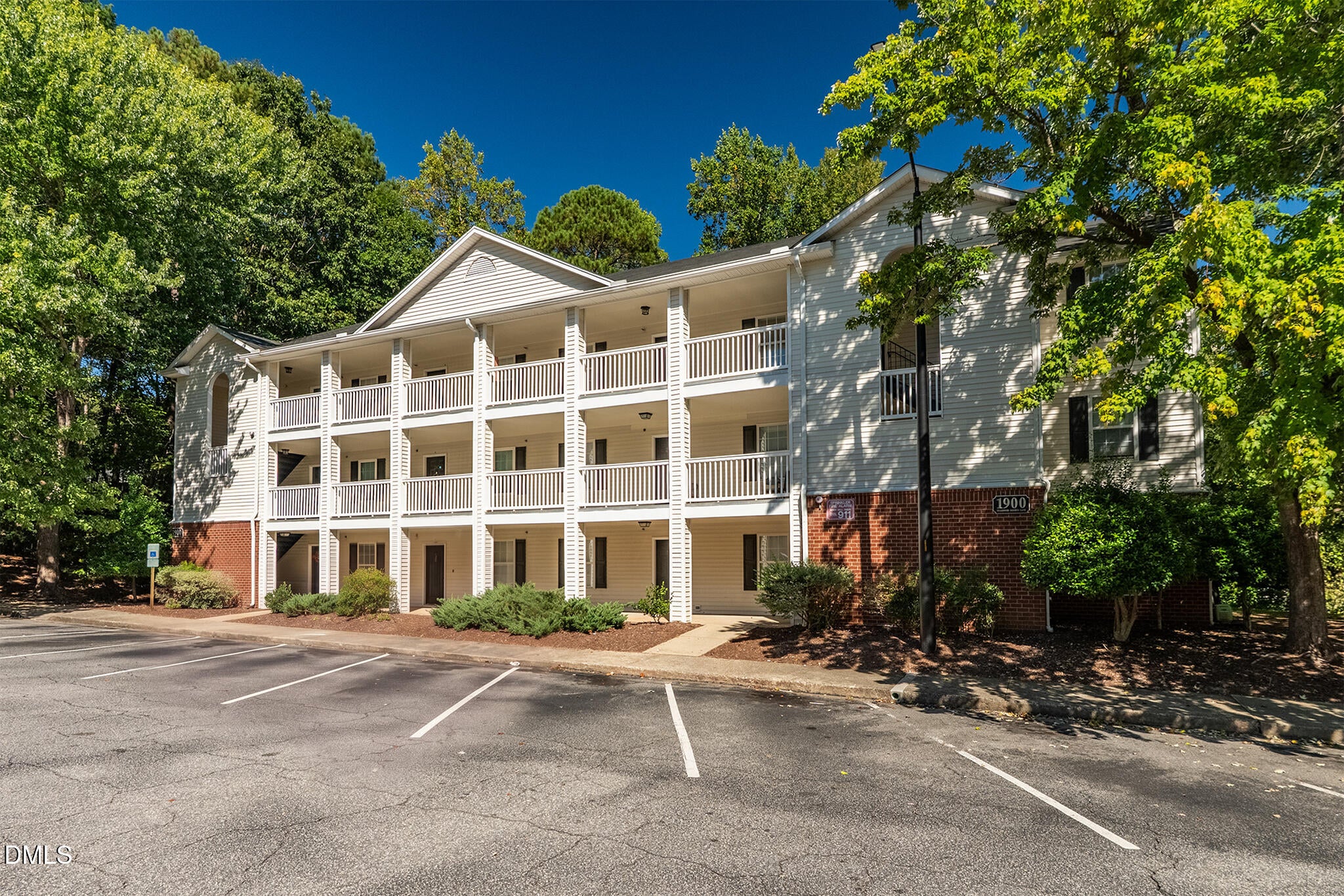 1900 Trailwood Heights Lane 101